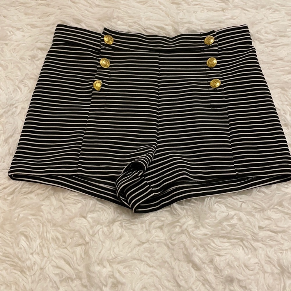 F21 Gold button black stripe shorts size S
